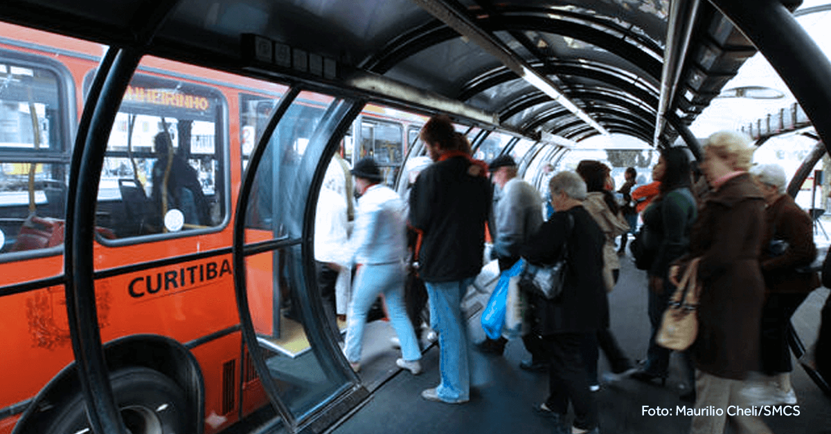 Modelo de transporte público em exportação